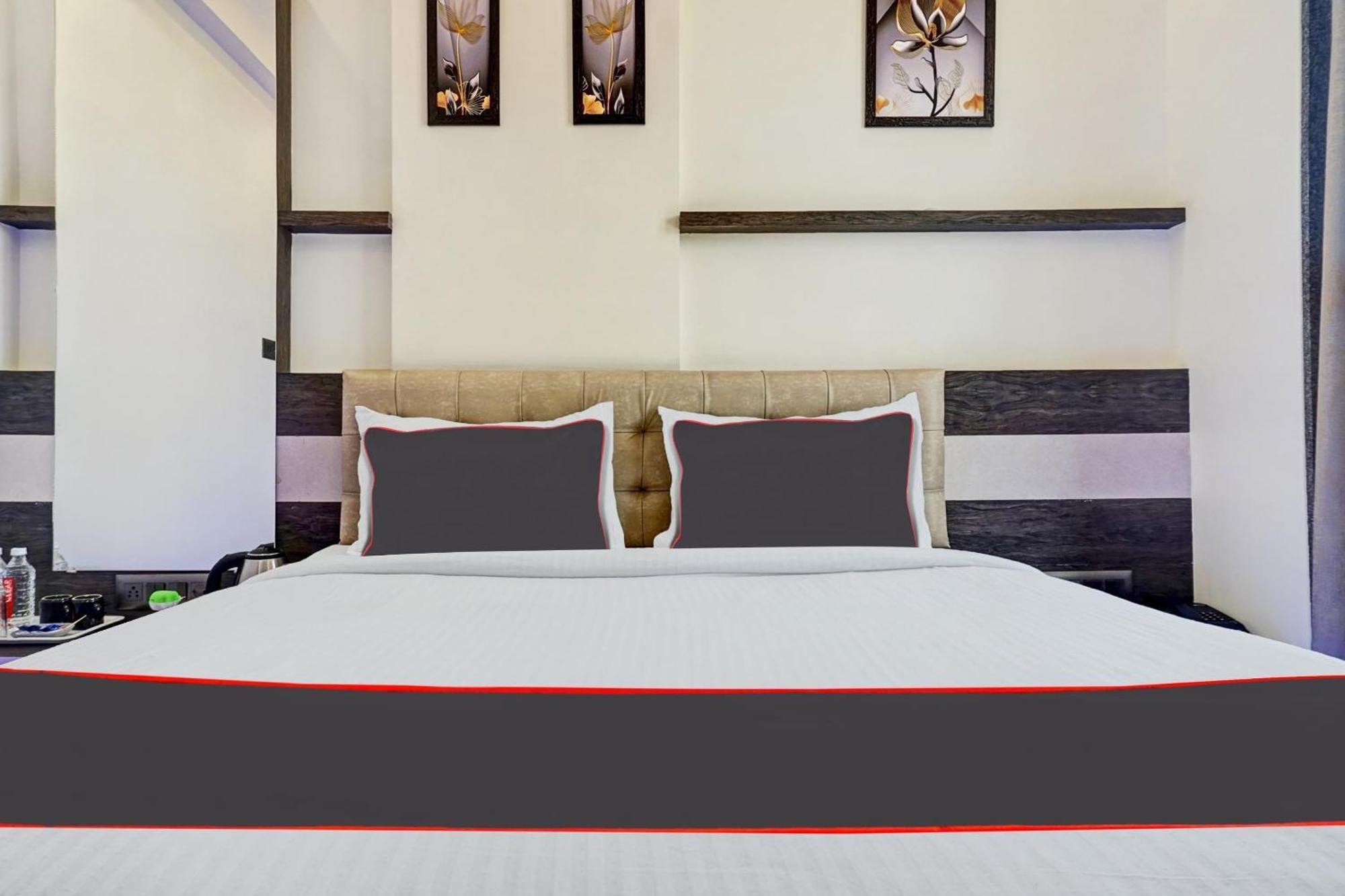 Super Townhouse Poona Royal Hotel Pimpri-Chinchwad Buitenkant foto