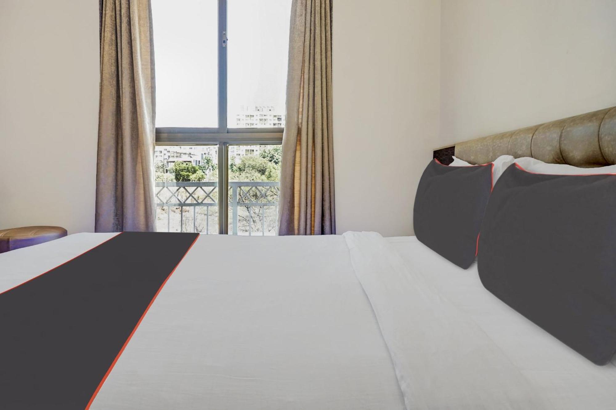 Super Townhouse Poona Royal Hotel Pimpri-Chinchwad Buitenkant foto