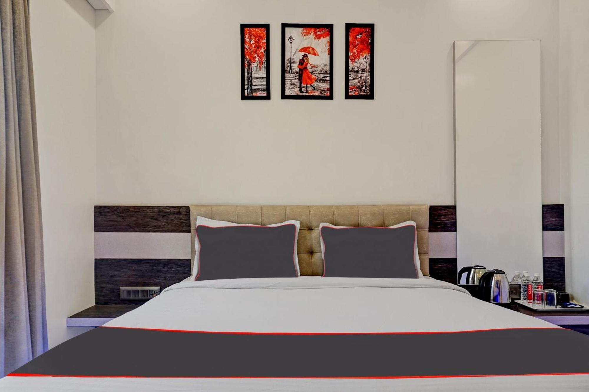 Super Townhouse Poona Royal Hotel Pimpri-Chinchwad Buitenkant foto