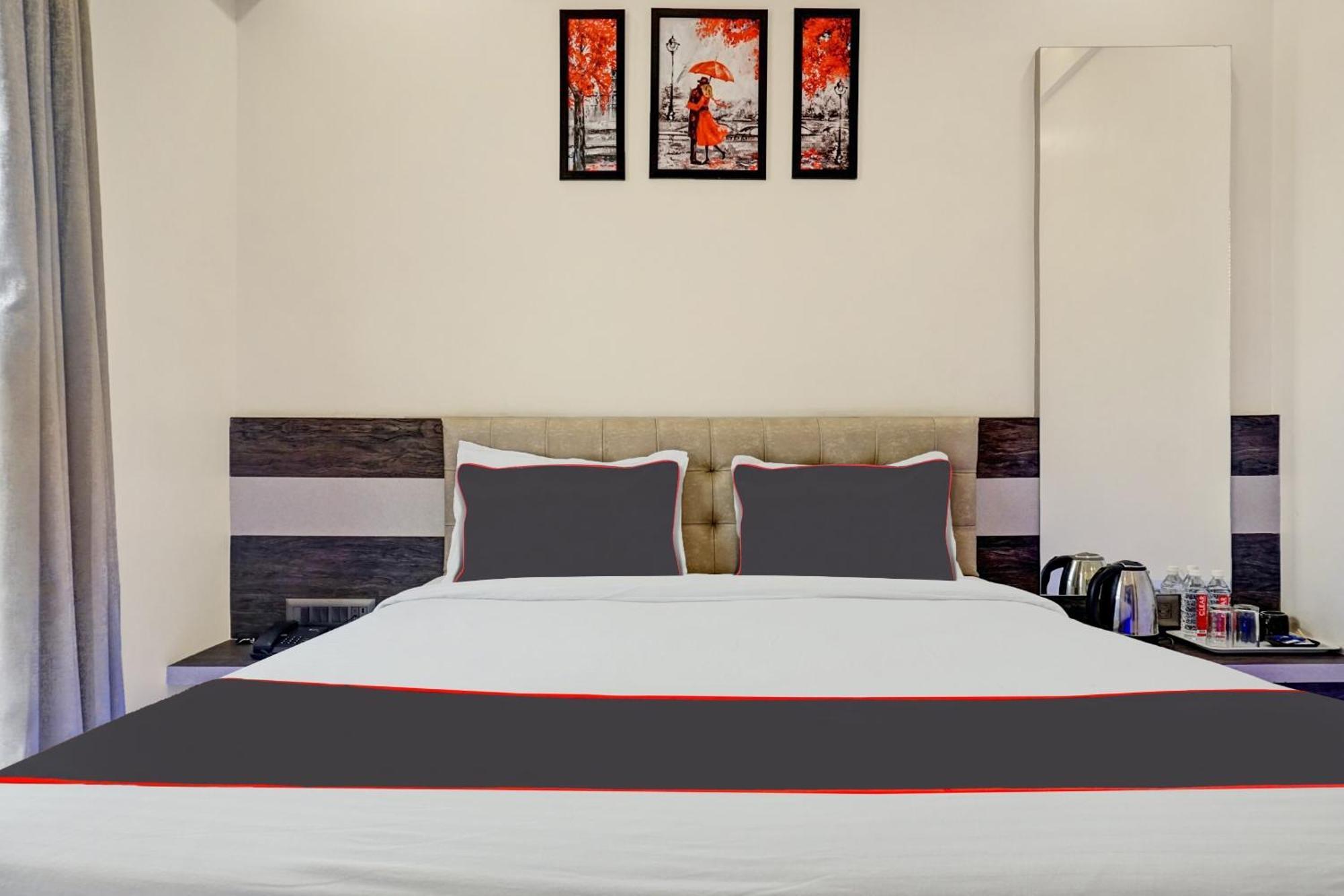 Super Townhouse Poona Royal Hotel Pimpri-Chinchwad Buitenkant foto