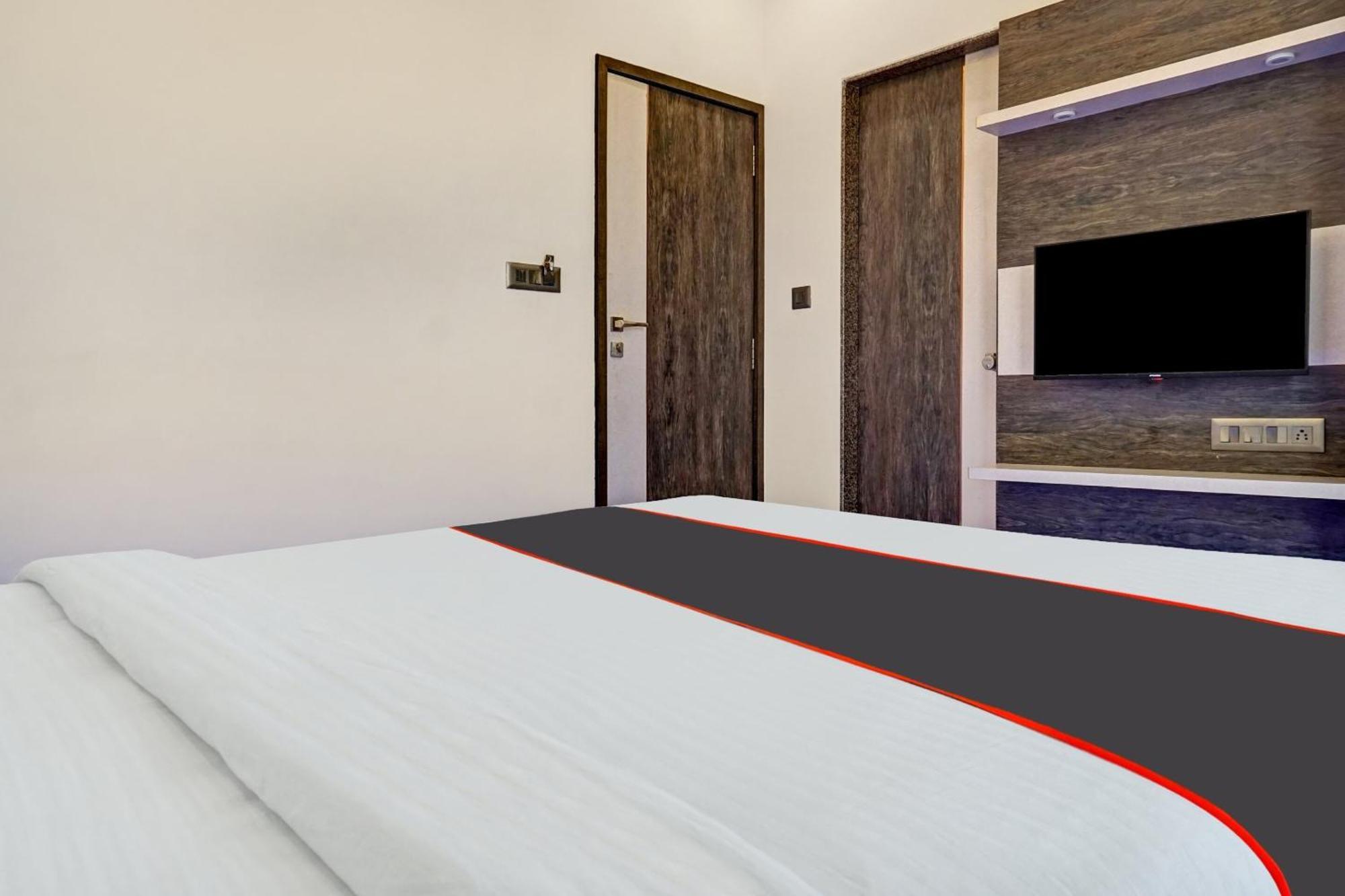 Super Townhouse Poona Royal Hotel Pimpri-Chinchwad Buitenkant foto
