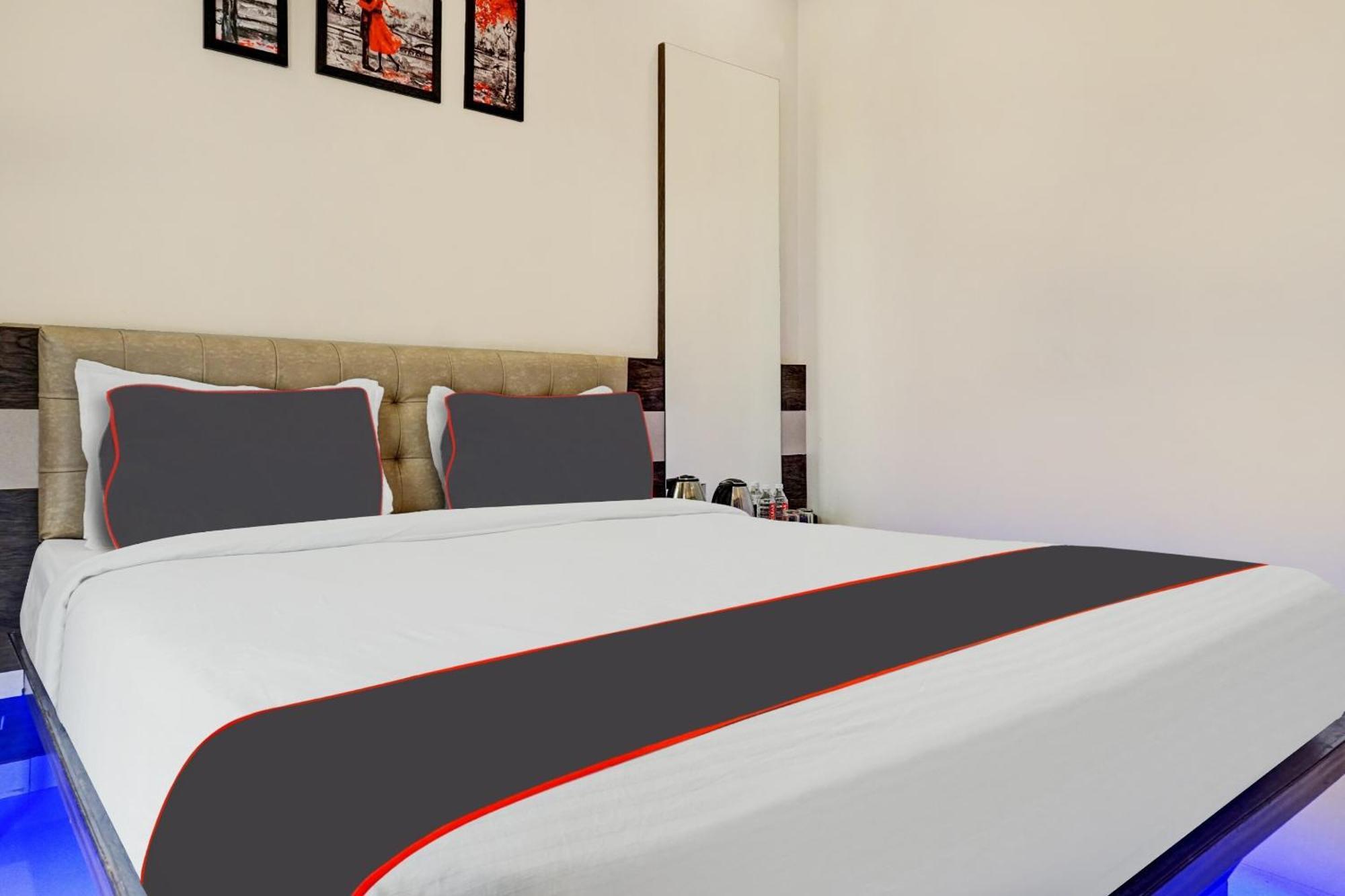 Super Townhouse Poona Royal Hotel Pimpri-Chinchwad Buitenkant foto