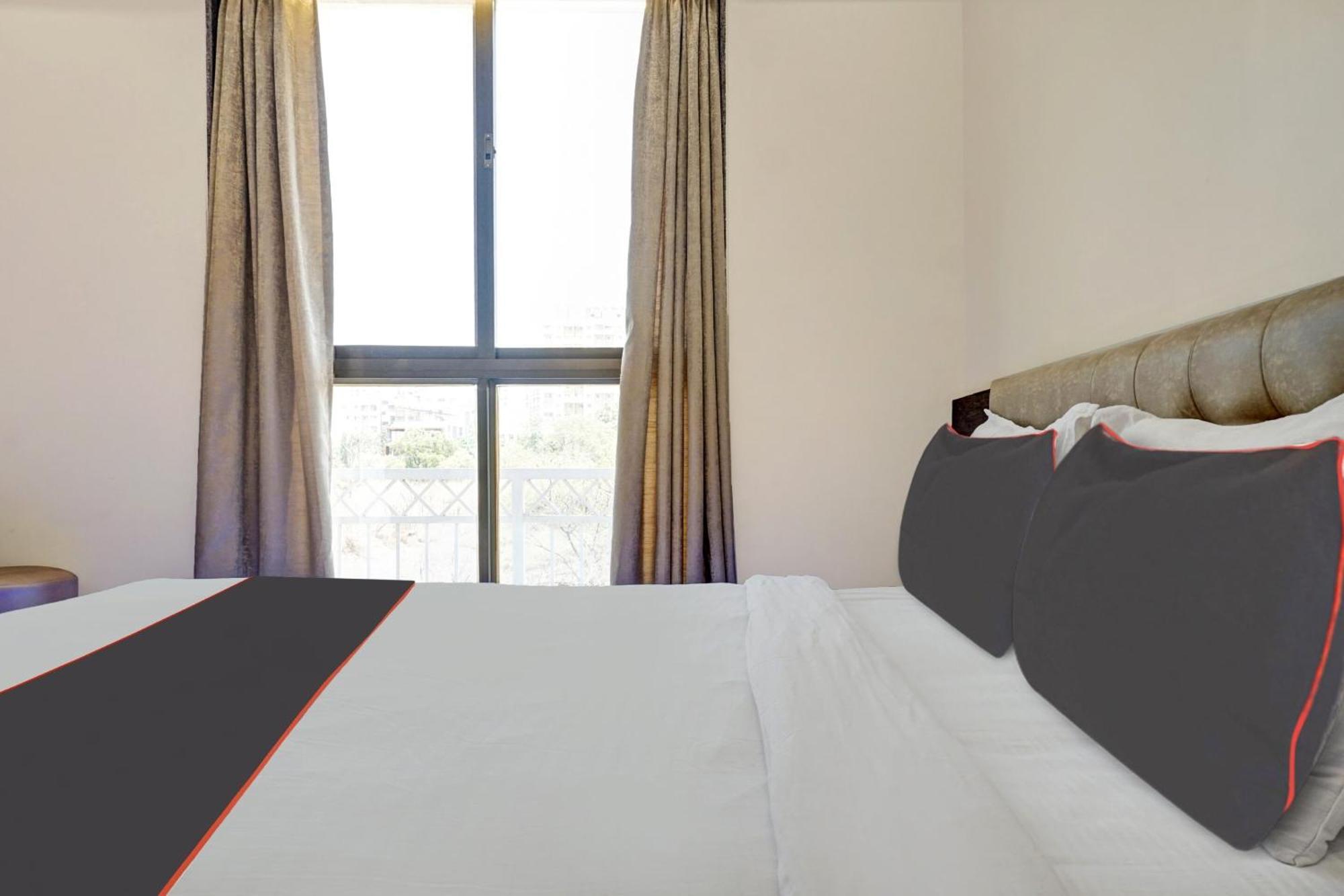 Super Townhouse Poona Royal Hotel Pimpri-Chinchwad Buitenkant foto