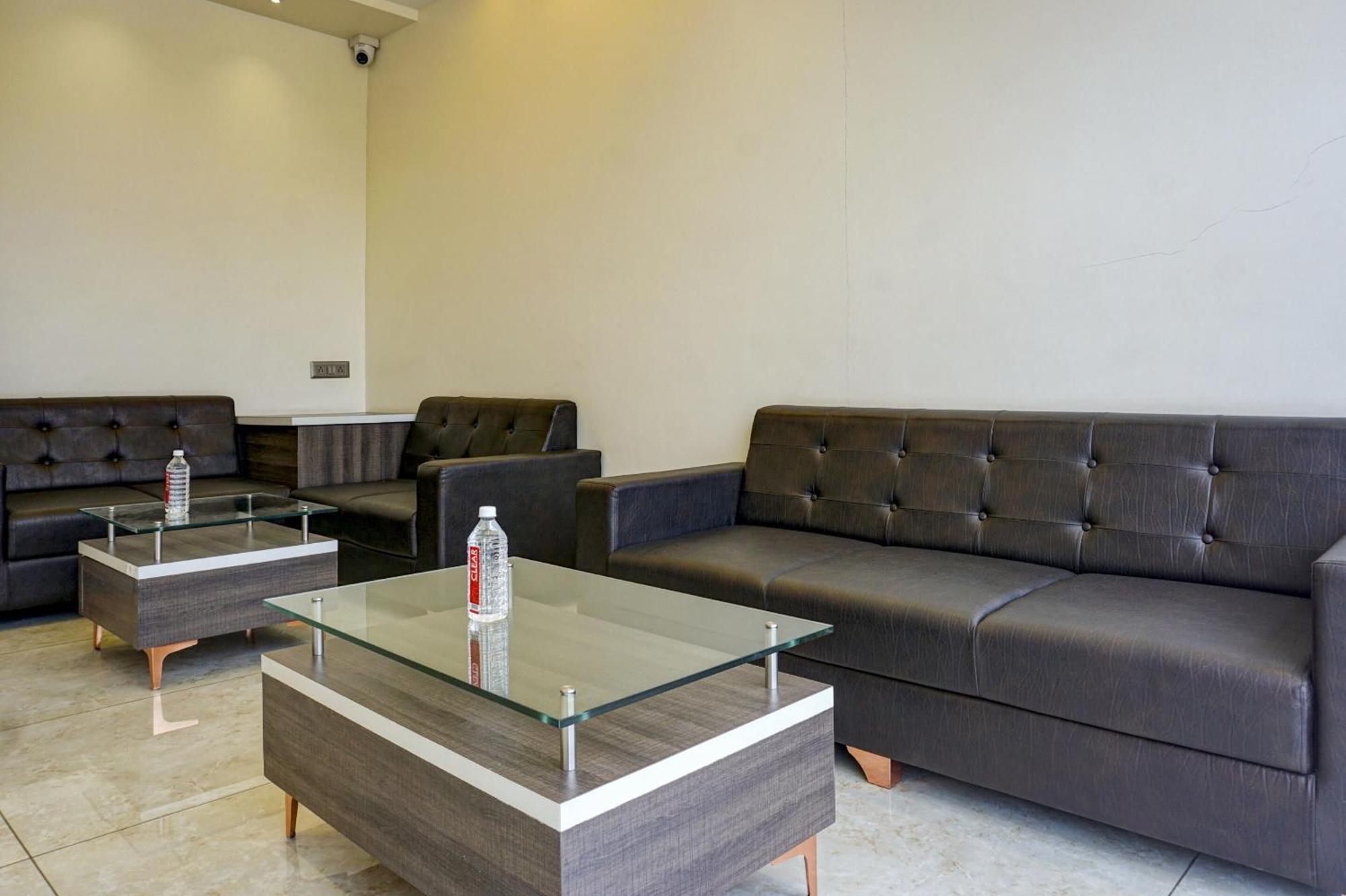 Super Townhouse Poona Royal Hotel Pimpri-Chinchwad Buitenkant foto