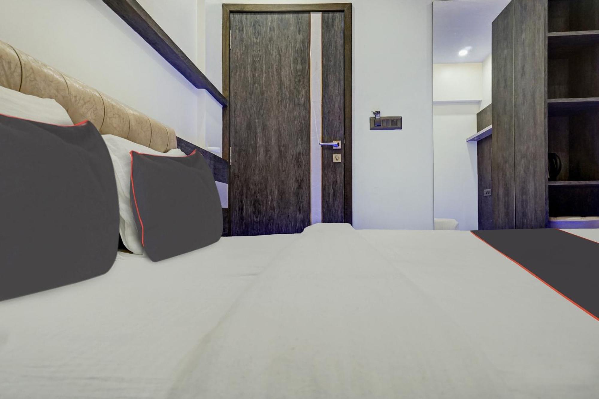 Super Townhouse Poona Royal Hotel Pimpri-Chinchwad Buitenkant foto